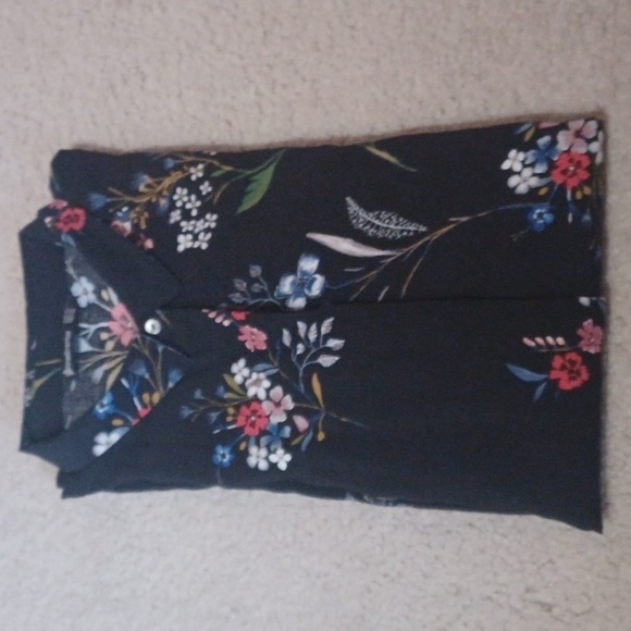 Stradivarius 3/4 Sleeve Button Up Top - Picture 15 of 15